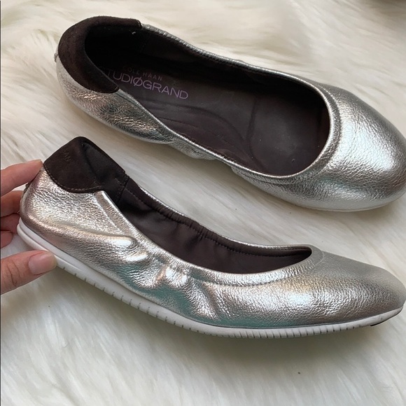 Cole Han StudioGrand Ballet Silver Flats Size 6 - Picture 1 of 8